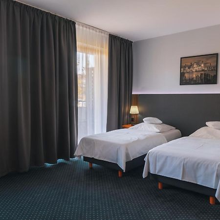 Hotel Poleczki Warsaw Airport 외부 사진