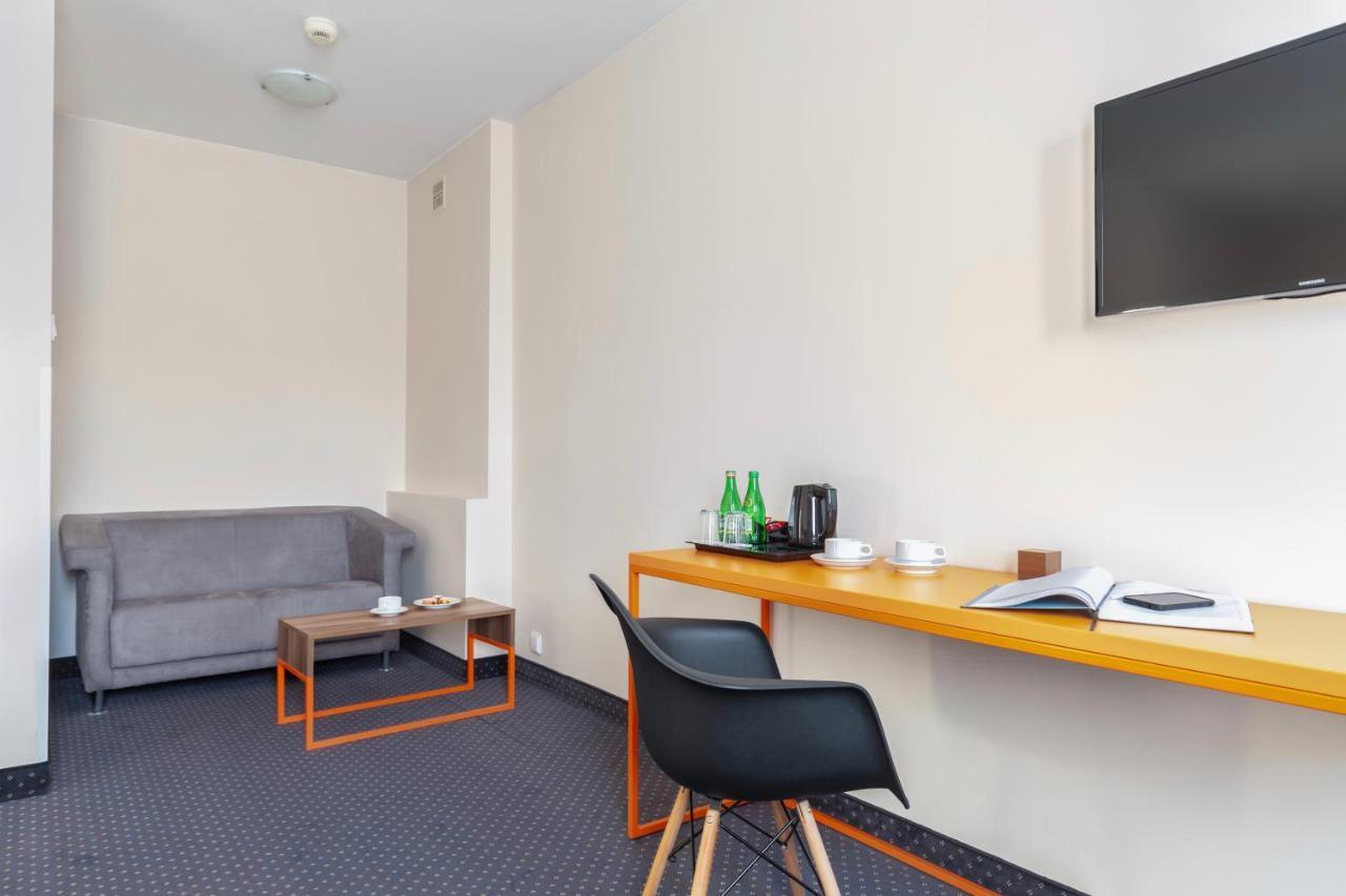 Hotel Poleczki Warsaw Airport 외부 사진