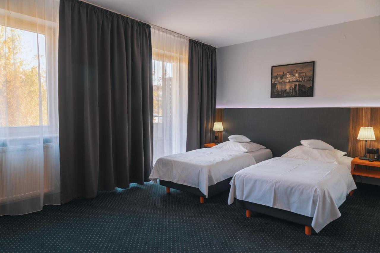 Hotel Poleczki Warsaw Airport 외부 사진