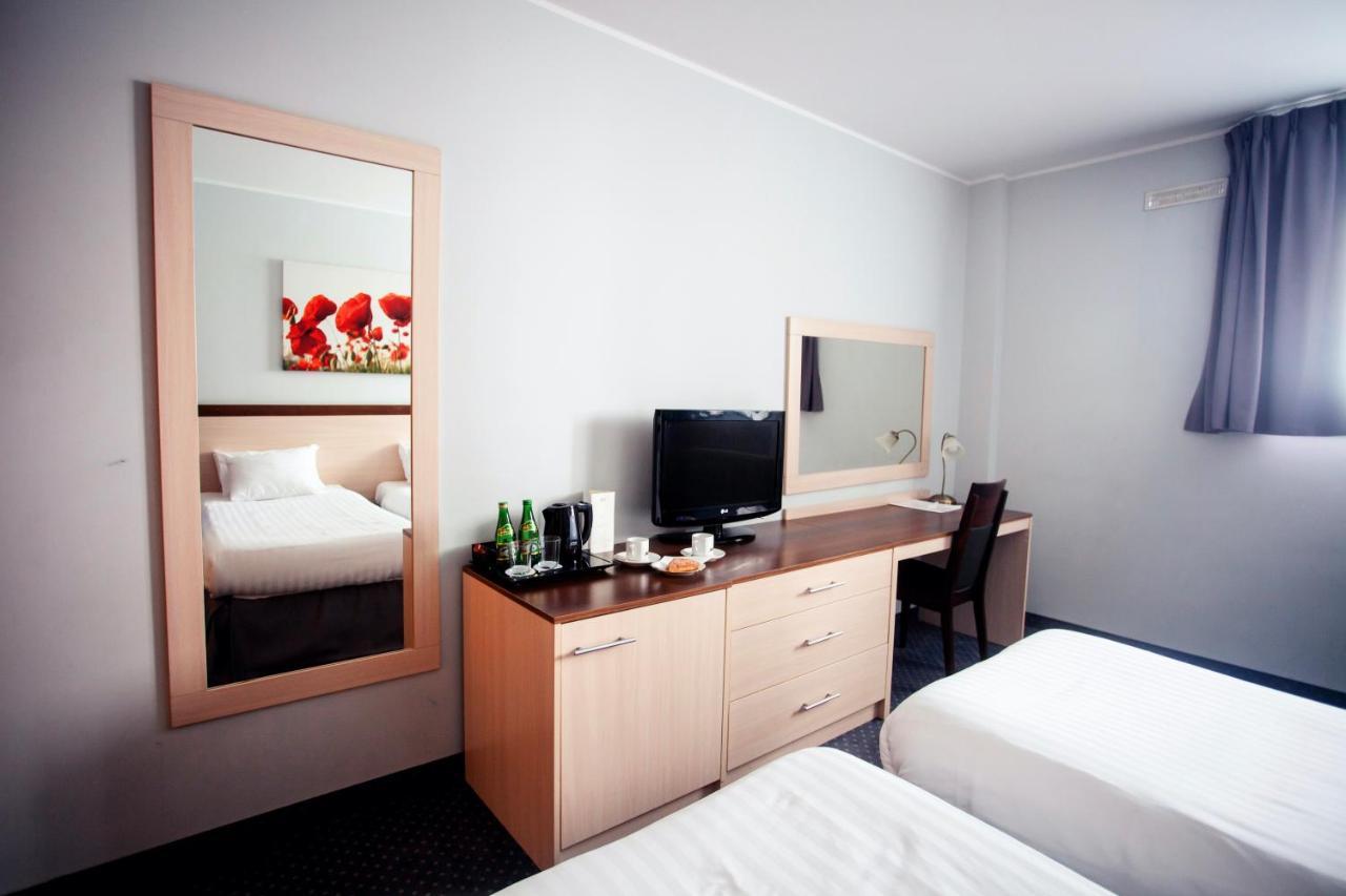 Hotel Poleczki Warsaw Airport 외부 사진