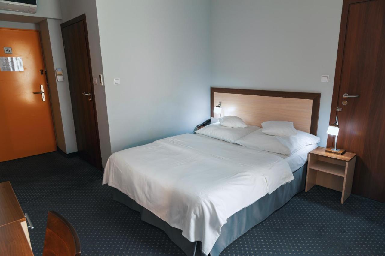Hotel Poleczki Warsaw Airport 외부 사진